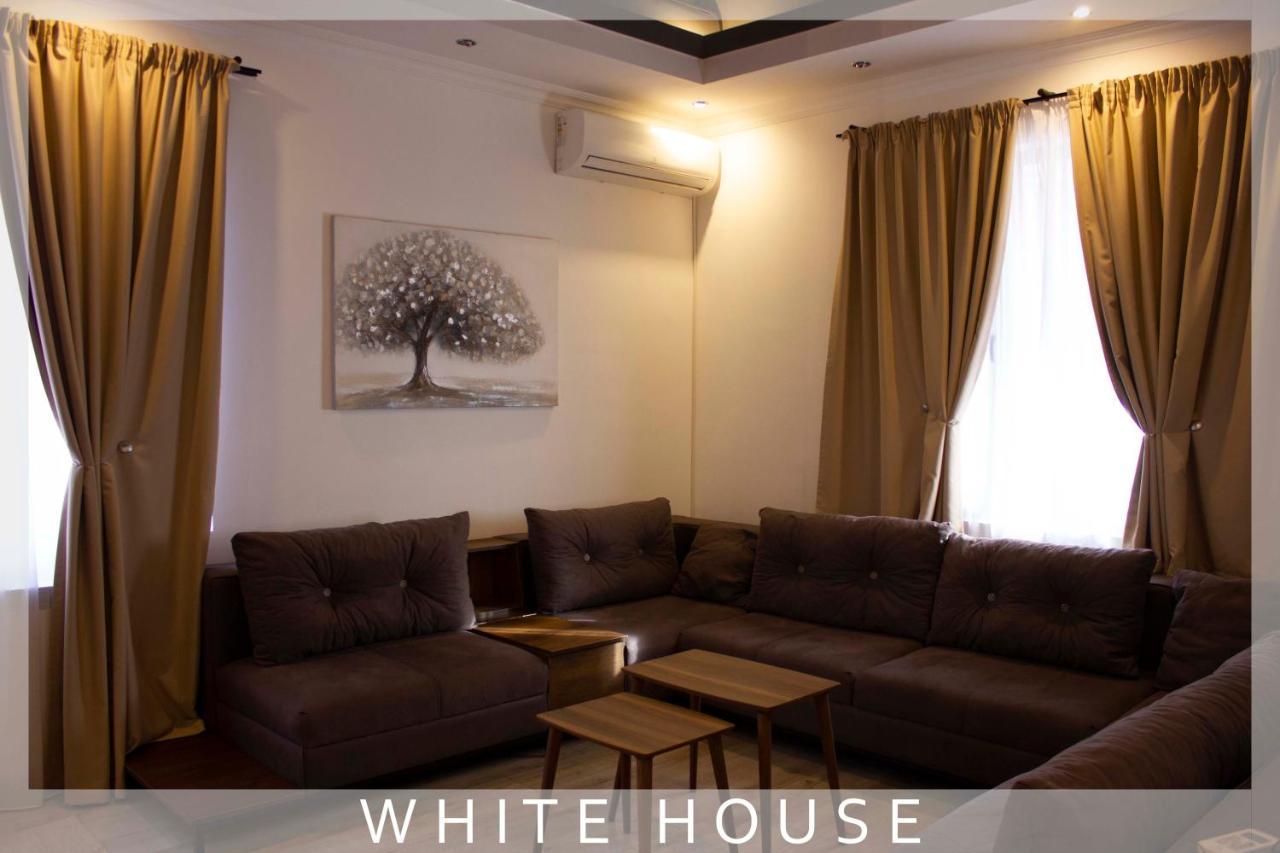 White House Villa *