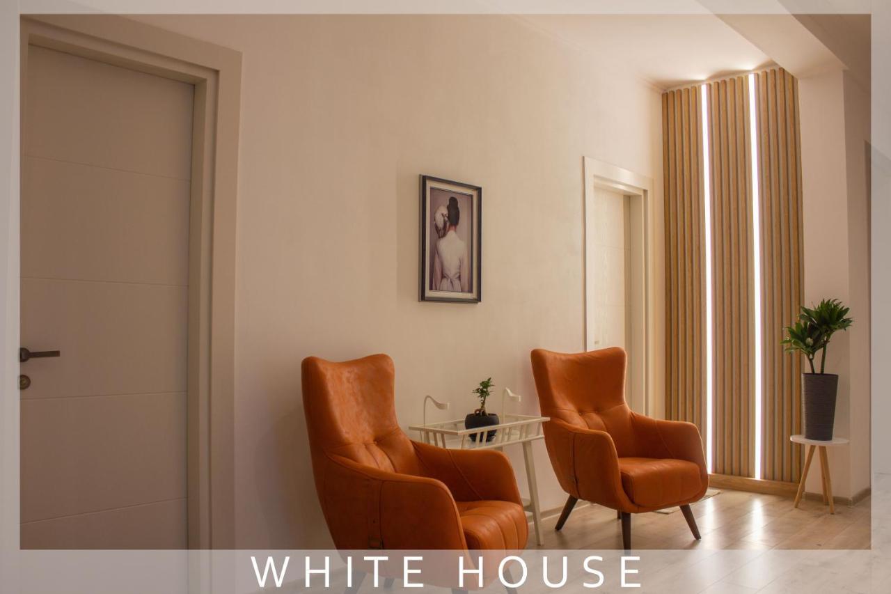Villa White House