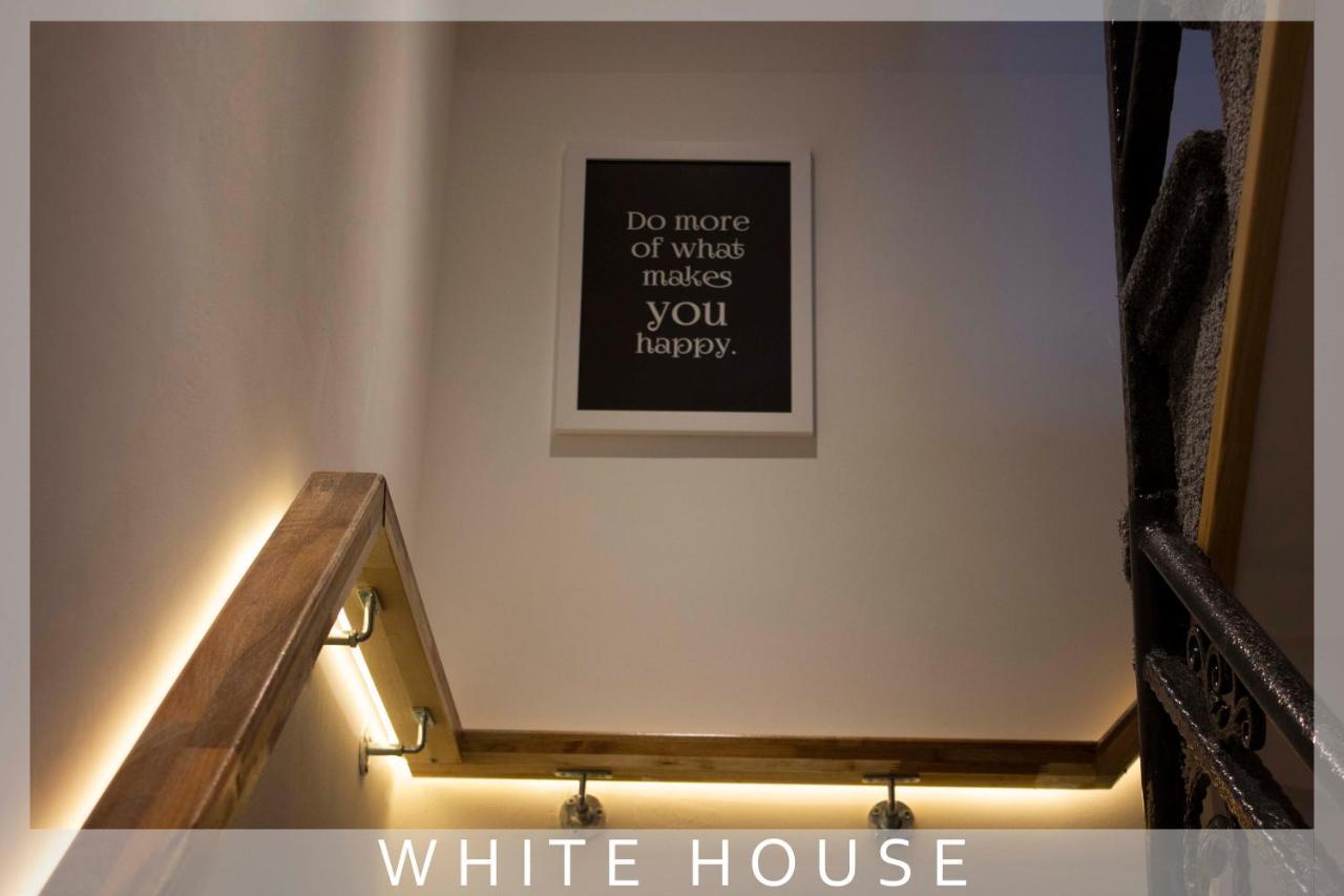 Villa White House